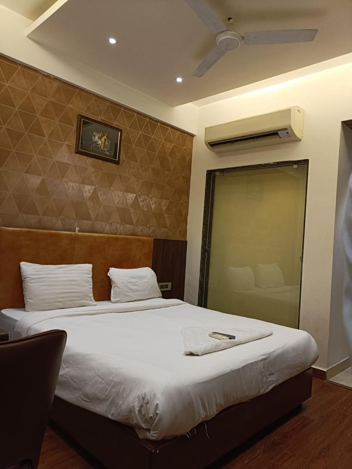 Hotel Parklane Agra (Uttar Pradesh) Bagian luar foto