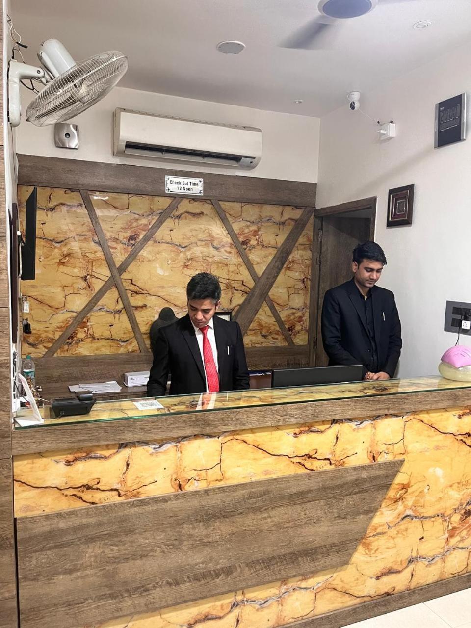 Hotel Parklane Agra (Uttar Pradesh) Bagian luar foto