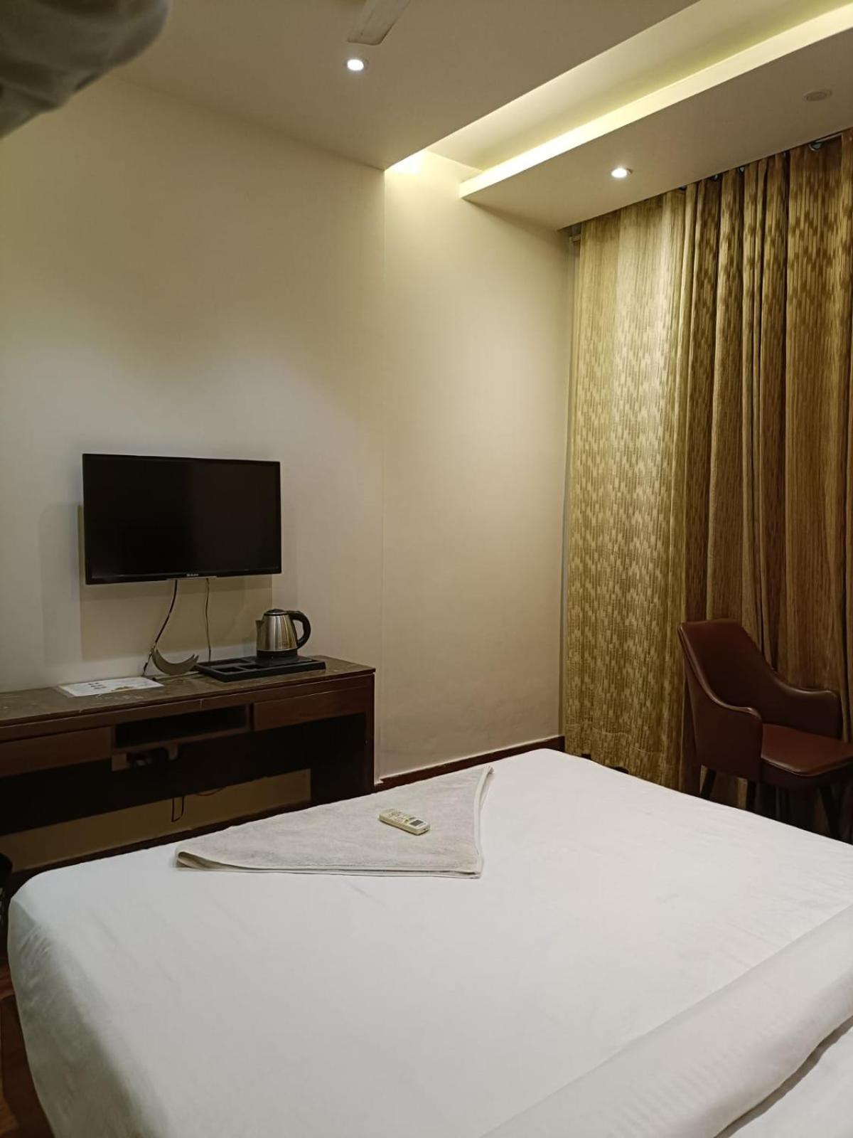 Hotel Parklane Agra (Uttar Pradesh) Bagian luar foto