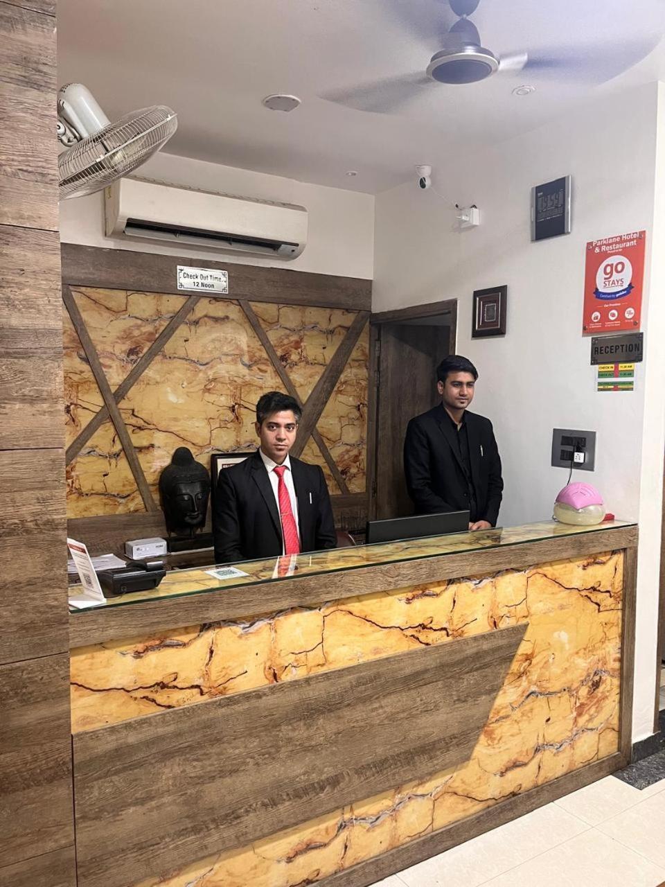 Hotel Parklane Agra (Uttar Pradesh) Bagian luar foto